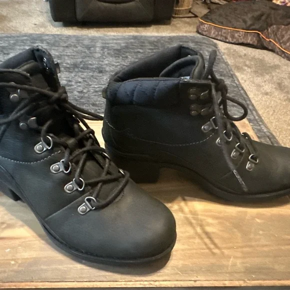 Merrell Black Leather Ankle Boots - Picture 2 of 8